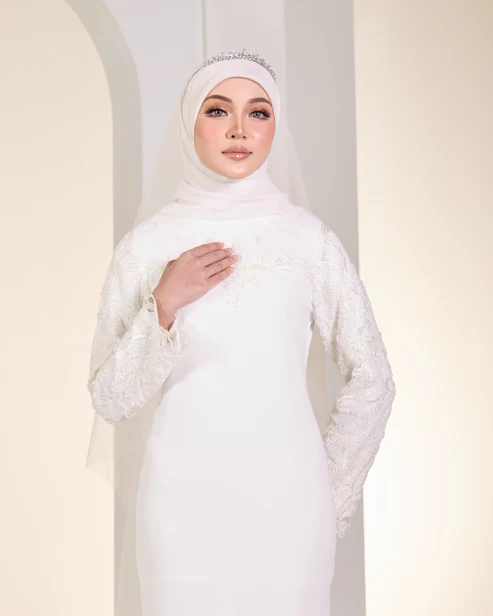 SKYLAR BRIDE DRESS (OFF WHITE)